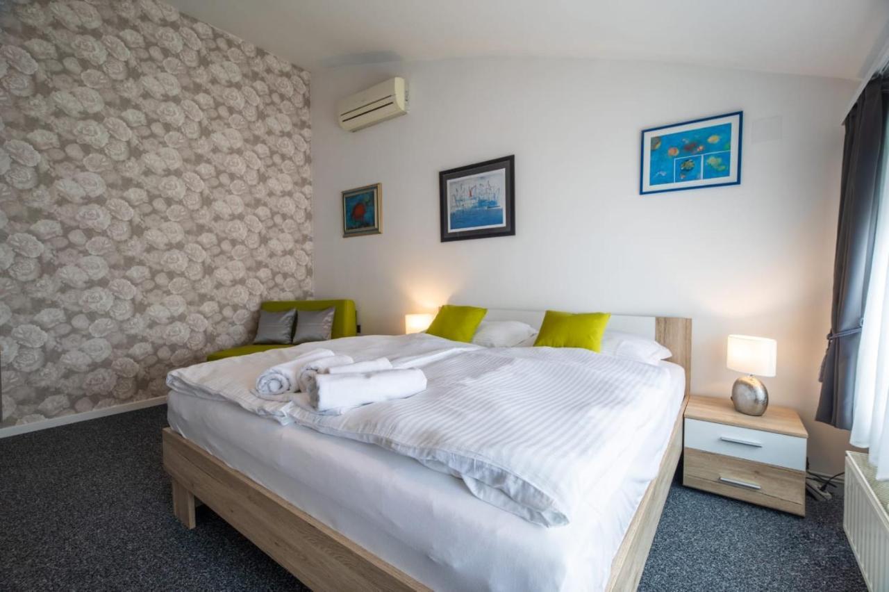 Four Roses Bed & Breakfast Zagreb Bagian luar foto