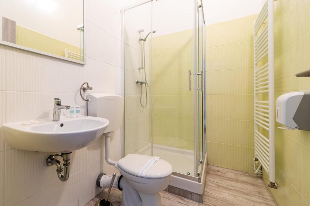 Four Roses Bed & Breakfast Zagreb Bagian luar foto