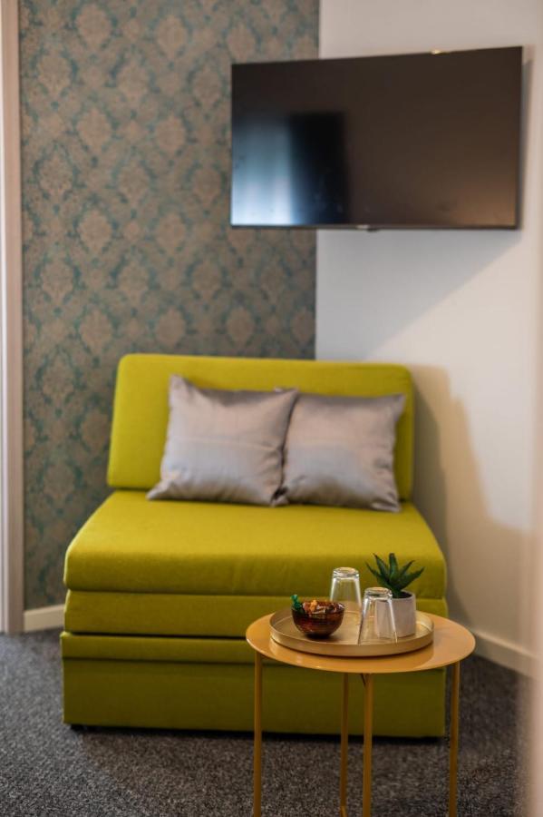 Four Roses Bed & Breakfast Zagreb Bagian luar foto