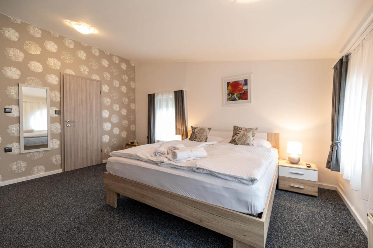 Four Roses Bed & Breakfast Zagreb Bagian luar foto