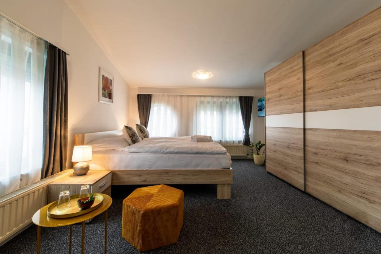 Four Roses Bed & Breakfast Zagreb Bagian luar foto
