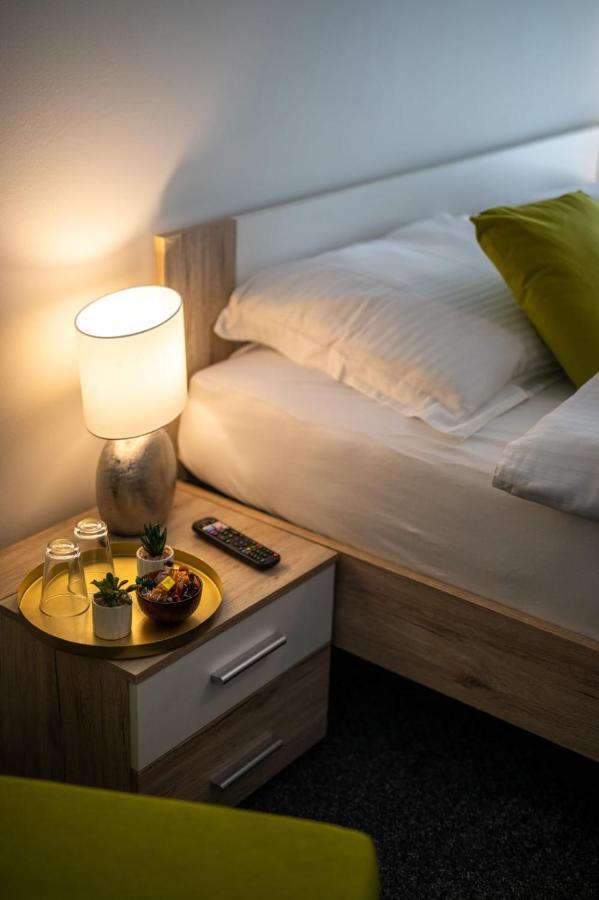Four Roses Bed & Breakfast Zagreb Bagian luar foto